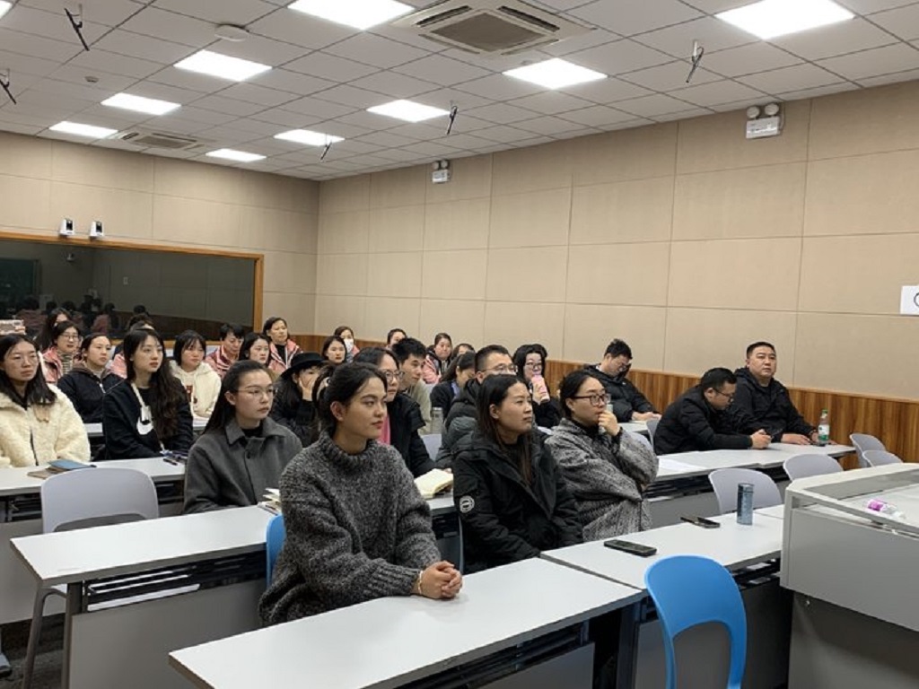 1733122925156029095.jpg 教师讲座1.jpg