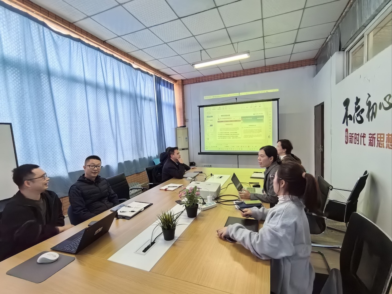 智能工程学院召开本学期首次“数字素养基础”课程研讨会