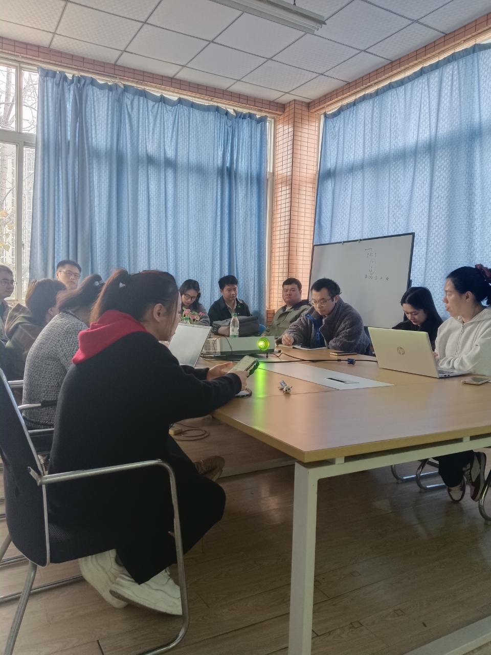 现代信息技术系召开教辅联席会 凝聚育人合力护航学生成长