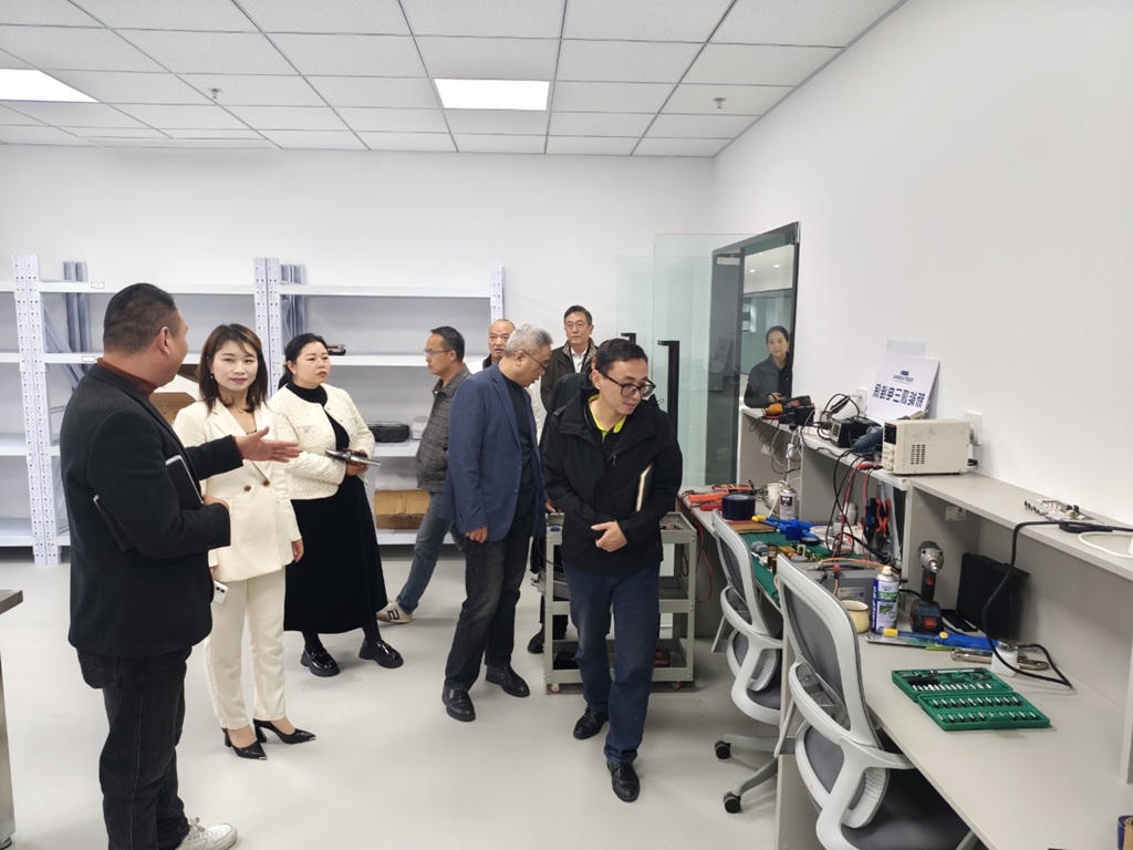 深化校企合作：智能汽车系走访欧陆港（四川）国际汽车集团